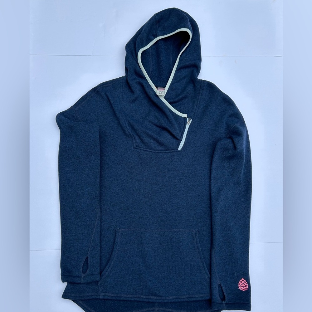 Stio fleece hoodie.Sweater knit look on outside w/ brushed interior.